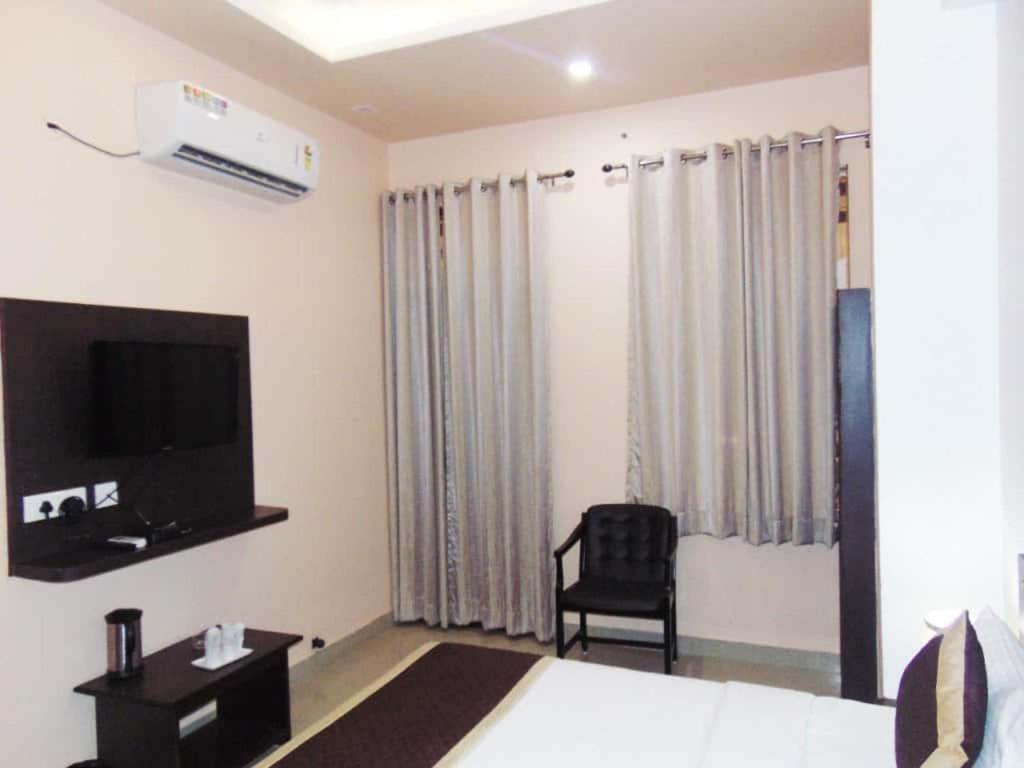 Makrana Raj Hotel Sikar Kültér fotó
